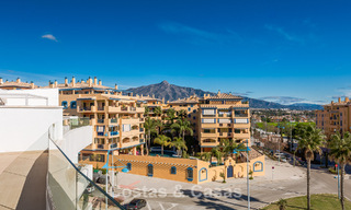 Beachside, eigentijds penthouse met groot solarium te koop in een modern complex in San Pedro, Marbella 775812 