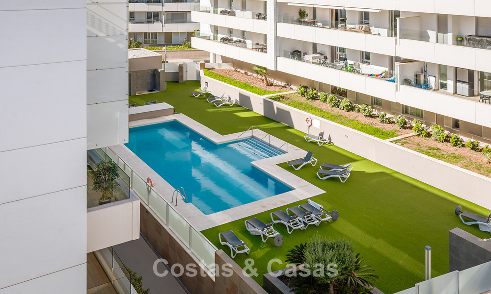 Beachside, eigentijds penthouse met groot solarium te koop in een modern complex in San Pedro, Marbella 775813