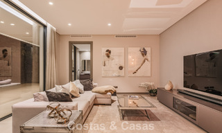 Modernistische luxevilla met zeezicht te koop in de exclusieve en beveiligde omgeving van El Madroñal, Marbella - Benahavis 775883 