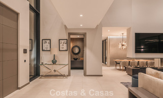 Modernistische luxevilla met zeezicht te koop in de exclusieve en beveiligde omgeving van El Madroñal, Marbella - Benahavis 775885 