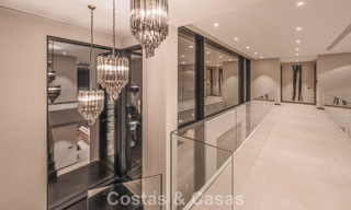 Modernistische luxevilla met zeezicht te koop in de exclusieve en beveiligde omgeving van El Madroñal, Marbella - Benahavis 775888 