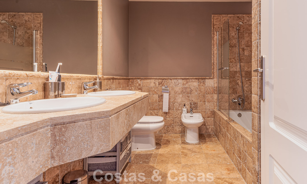 Schitterend penthouse met panoramische uitzichten te koop in een gated complex van Marbella - Benahavis 775864