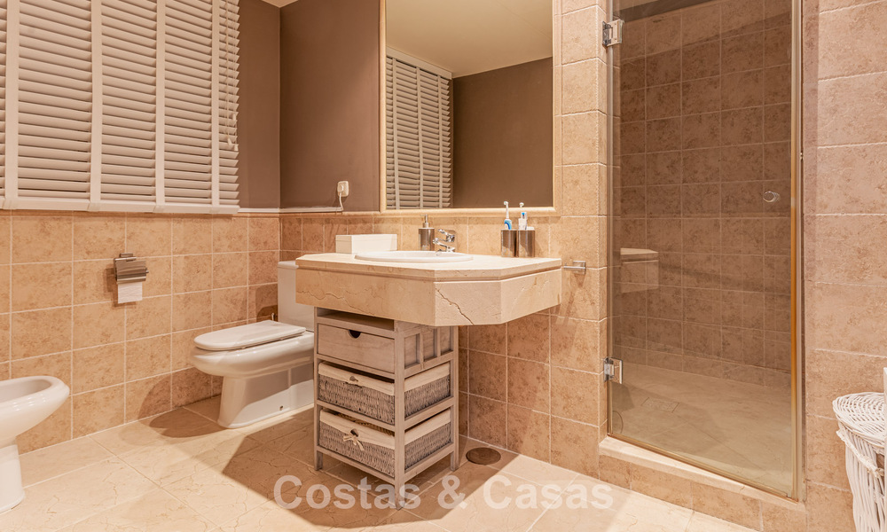 Schitterend penthouse met panoramische uitzichten te koop in een gated complex van Marbella - Benahavis 775865