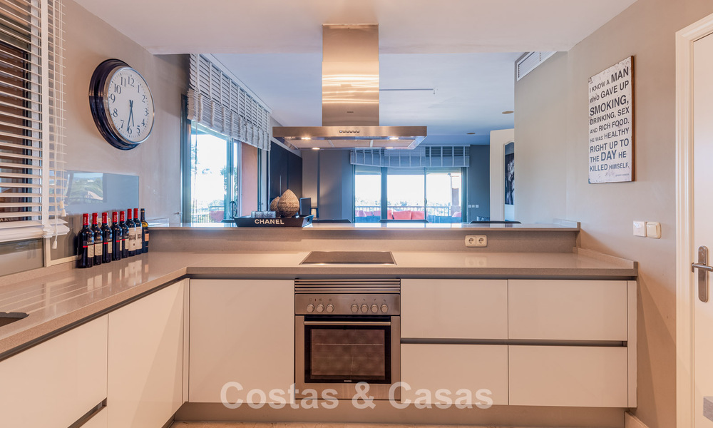 Schitterend penthouse met panoramische uitzichten te koop in een gated complex van Marbella - Benahavis 775872