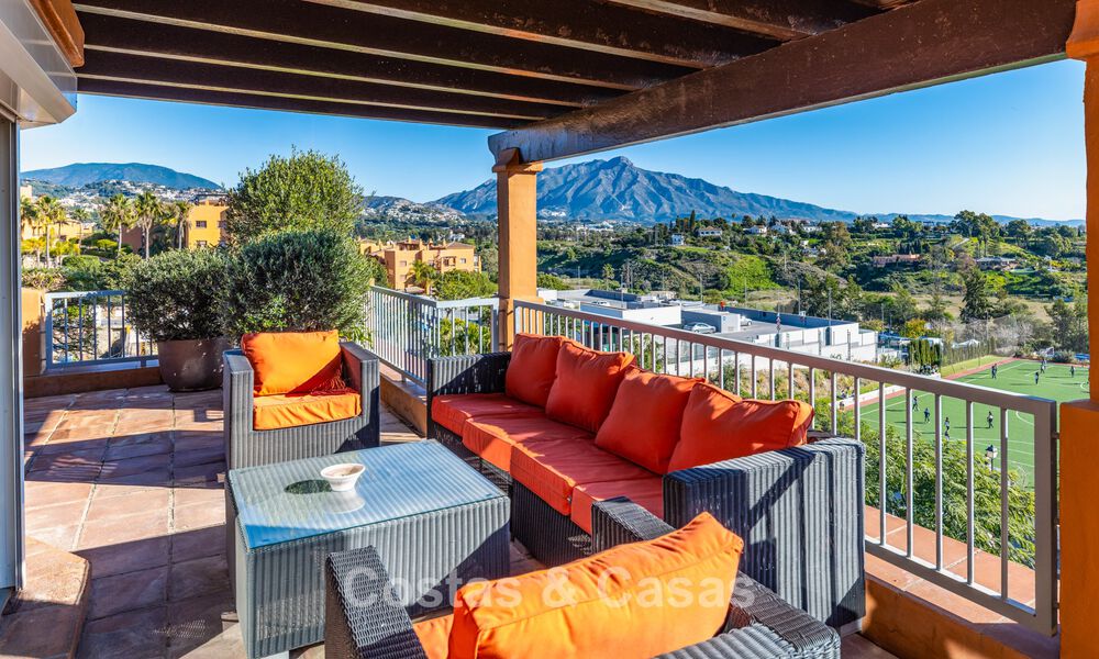 Schitterend penthouse met panoramische uitzichten te koop in een gated complex van Marbella - Benahavis 775877
