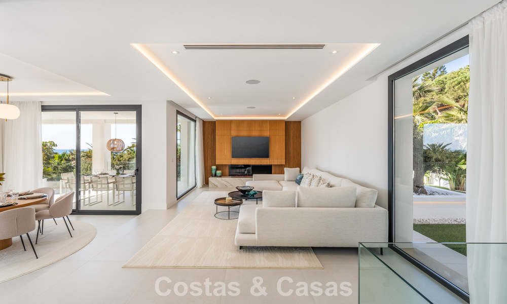 Luxueus gerenoveerde villa te koop op een steenworp van het strand in Oost Marbella 776380