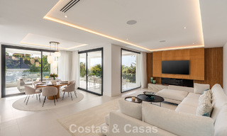 Luxueus gerenoveerde villa te koop op een steenworp van het strand in Oost Marbella 776382 