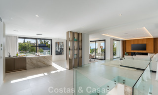 Luxueus gerenoveerde villa te koop op een steenworp van het strand in Oost Marbella 776386 