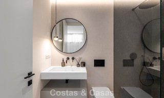 Luxueus gerenoveerde villa te koop op een steenworp van het strand in Oost Marbella 776390 