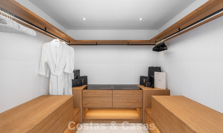 Luxueus gerenoveerde villa te koop op een steenworp van het strand in Oost Marbella 776395 