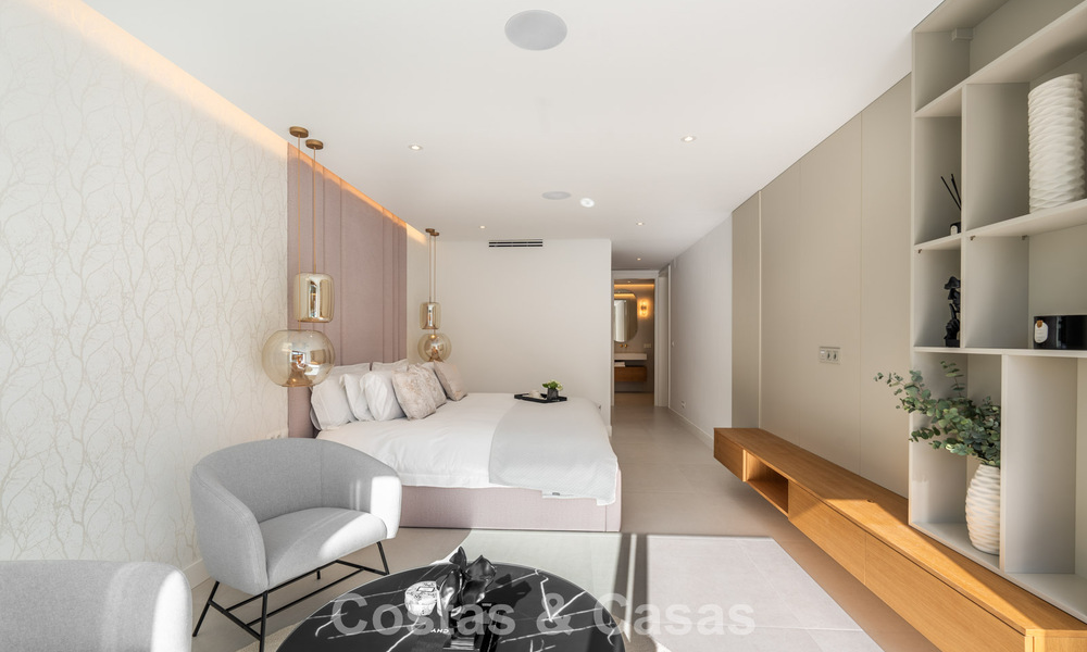 Luxueus gerenoveerde villa te koop op een steenworp van het strand in Oost Marbella 776397