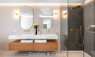 Luxueus gerenoveerde villa te koop op een steenworp van het strand in Oost Marbella 776398 