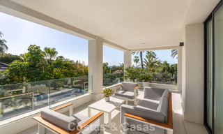 Luxueus gerenoveerde villa te koop op een steenworp van het strand in Oost Marbella 776401 