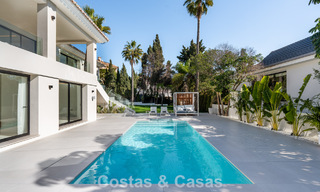Luxueus gerenoveerde villa te koop op een steenworp van het strand in Oost Marbella 776403 