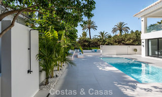 Luxueus gerenoveerde villa te koop op een steenworp van het strand in Oost Marbella 776407 