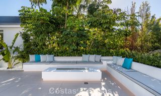 Luxueus gerenoveerde villa te koop op een steenworp van het strand in Oost Marbella 776408 