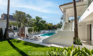 Luxueus gerenoveerde villa te koop op een steenworp van het strand in Oost Marbella 776410 