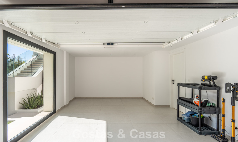 Luxueus gerenoveerde villa te koop op een steenworp van het strand in Oost Marbella 776412