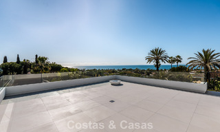 Luxueus gerenoveerde villa te koop op een steenworp van het strand in Oost Marbella 776415 