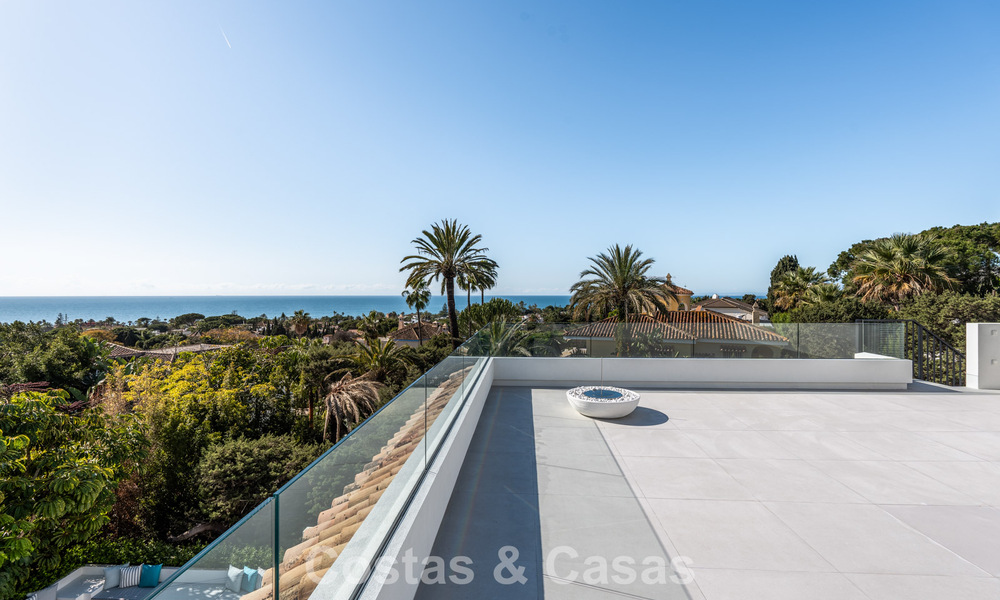 Luxueus gerenoveerde villa te koop op een steenworp van het strand in Oost Marbella 776416
