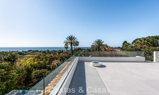 Luxueus gerenoveerde villa te koop op een steenworp van het strand in Oost Marbella 776416 