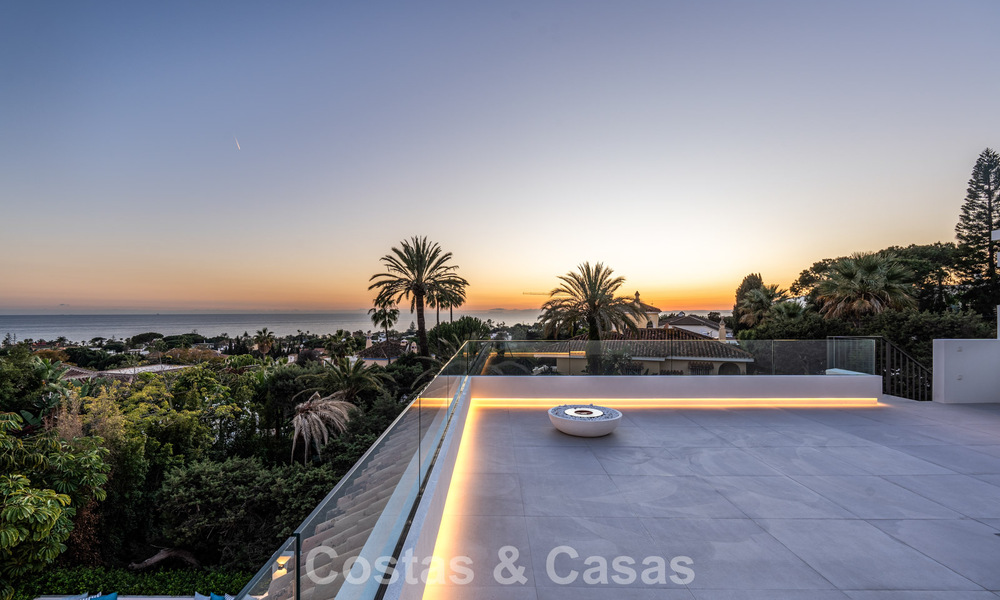 Luxueus gerenoveerde villa te koop op een steenworp van het strand in Oost Marbella 776417