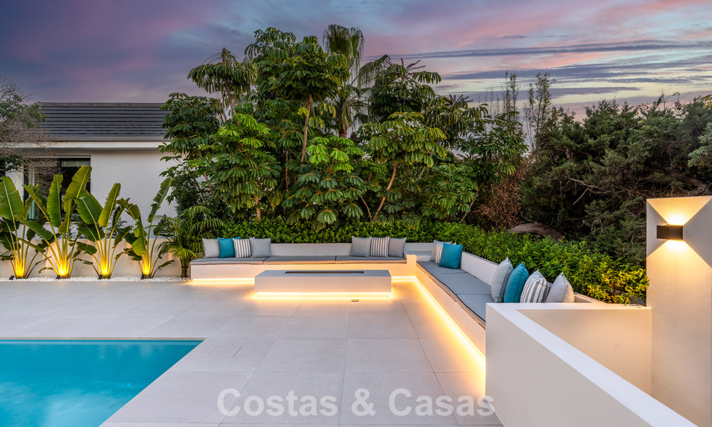 Luxueus gerenoveerde villa te koop op een steenworp van het strand in Oost Marbella 776419