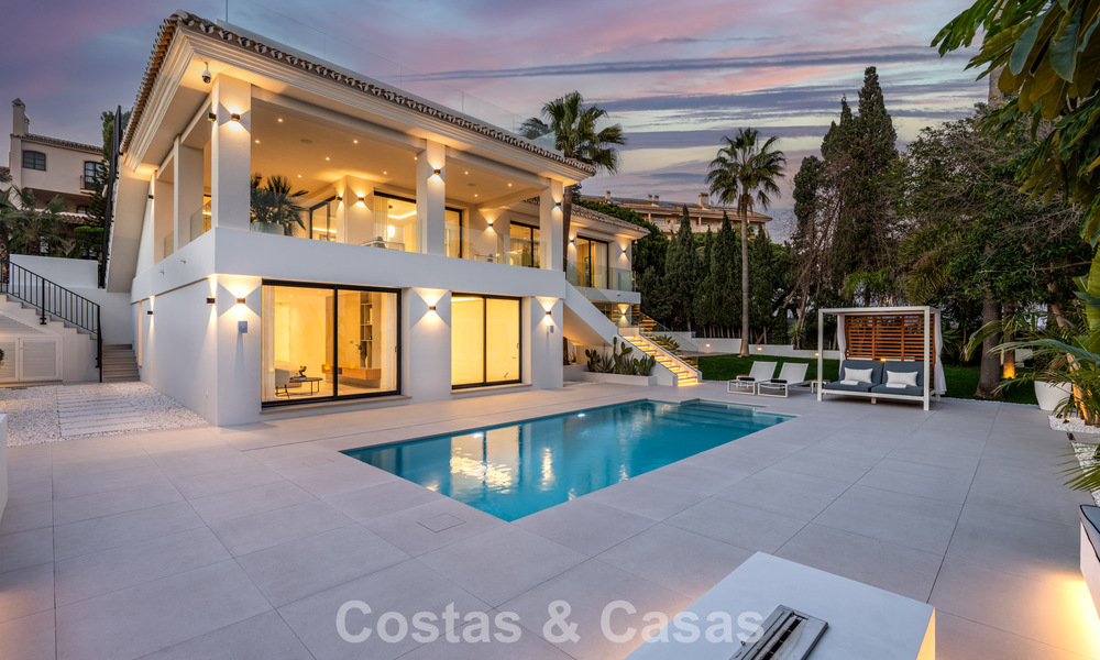 Luxueus gerenoveerde villa te koop op een steenworp van het strand in Oost Marbella 776420