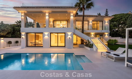 Luxueus gerenoveerde villa te koop op een steenworp van het strand in Oost Marbella 776421