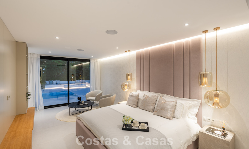 Luxueus gerenoveerde villa te koop op een steenworp van het strand in Oost Marbella 776424