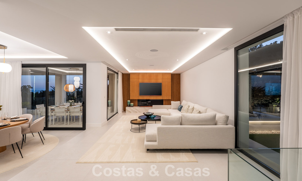 Luxueus gerenoveerde villa te koop op een steenworp van het strand in Oost Marbella 776427