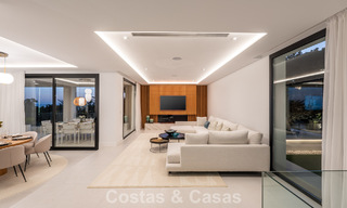 Luxueus gerenoveerde villa te koop op een steenworp van het strand in Oost Marbella 776427 