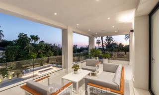 Luxueus gerenoveerde villa te koop op een steenworp van het strand in Oost Marbella 776431 