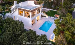 Luxueus gerenoveerde villa te koop op een steenworp van het strand in Oost Marbella 776443 