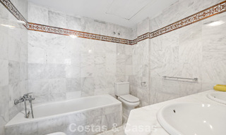 Ruim herenhuis te koop in een eerstelijnsstrand complex op de New Golden Mile tussen Marbella en Estepona 776017 