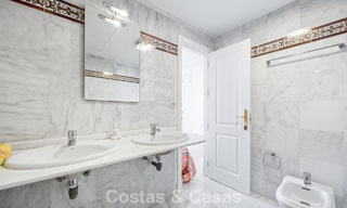 Ruim herenhuis te koop in een eerstelijnsstrand complex op de New Golden Mile tussen Marbella en Estepona 776018 