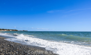 Ruim herenhuis te koop in een eerstelijnsstrand complex op de New Golden Mile tussen Marbella en Estepona 776040 