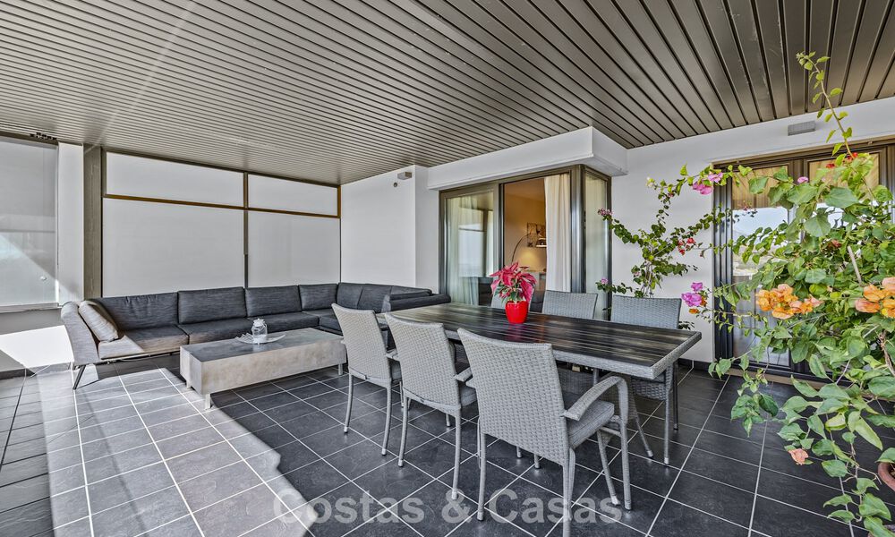Luxe appartement te koop in het vooraanstaand 5* Los Flamingos Golfresort op de New Golden Mile, Marbella - Benahavis 776127