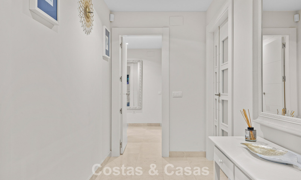 Luxe appartement te koop in het vooraanstaand 5* Los Flamingos Golfresort op de New Golden Mile, Marbella - Benahavis 776130