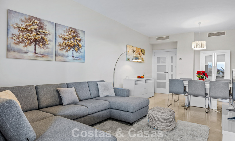 Luxe appartement te koop in het vooraanstaand 5* Los Flamingos Golfresort op de New Golden Mile, Marbella - Benahavis 776139