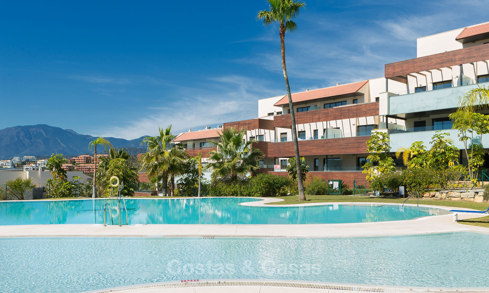 Eigentijdse golf appartementen te koop in een 5-sterren golfresort, New Golden Mile, Marbella - Benahavis 807034
