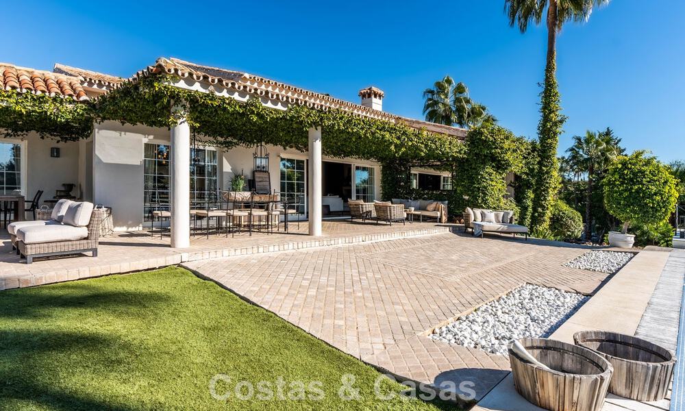 Instapklare luxevilla met een moderne mediterrane bouwstijl te koop in Nueva Andalucia’s golfvallei, Marbella 776278
