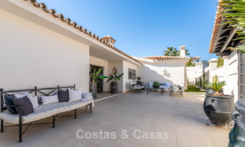 Instapklare luxevilla met een moderne mediterrane bouwstijl te koop in Nueva Andalucia’s golfvallei, Marbella 776290