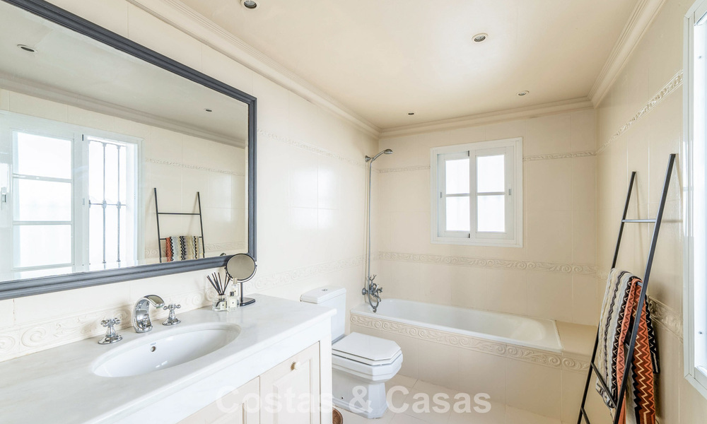 Instapklare luxevilla met een moderne mediterrane bouwstijl te koop in Nueva Andalucia’s golfvallei, Marbella 776293