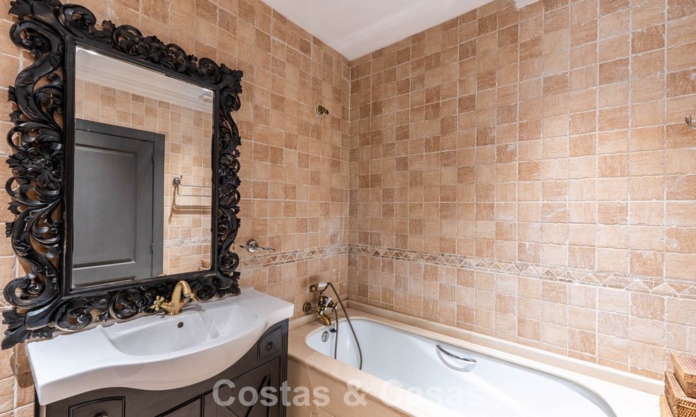 Instapklare luxevilla met een moderne mediterrane bouwstijl te koop in Nueva Andalucia’s golfvallei, Marbella 776301