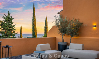 Modern gerenoveerd duplex penthouse te koop, op korte afstand van voorzieningen in Nueva Andalucia’s golfvallei, Marbella 793361 
