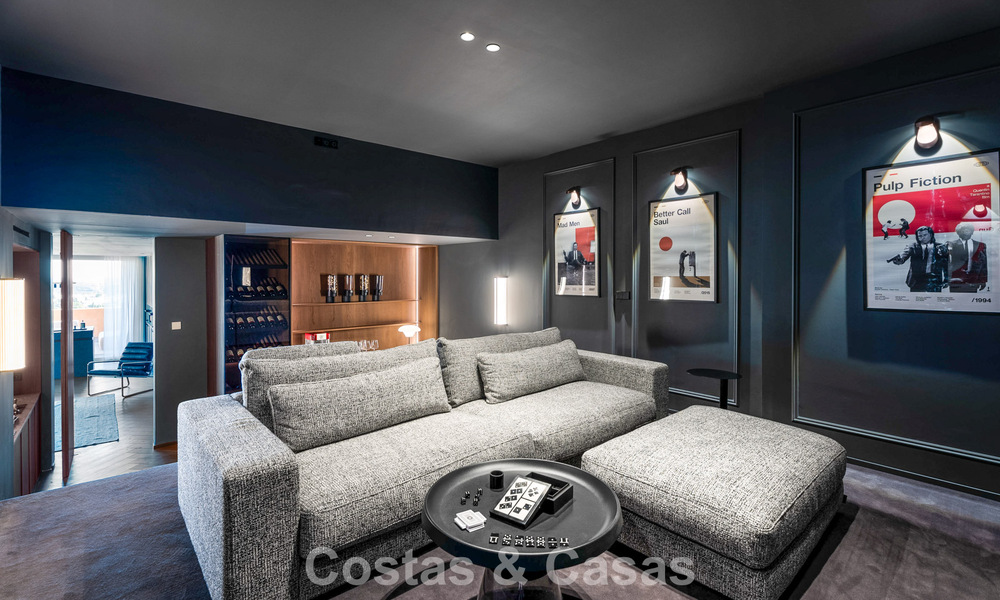 Modern gerenoveerd duplex penthouse te koop, op korte afstand van voorzieningen in Nueva Andalucia’s golfvallei, Marbella 793369