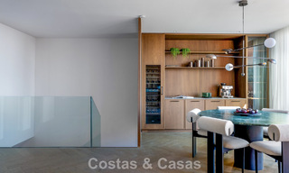 Modern gerenoveerd duplex penthouse te koop, op korte afstand van voorzieningen in Nueva Andalucia’s golfvallei, Marbella 793374 