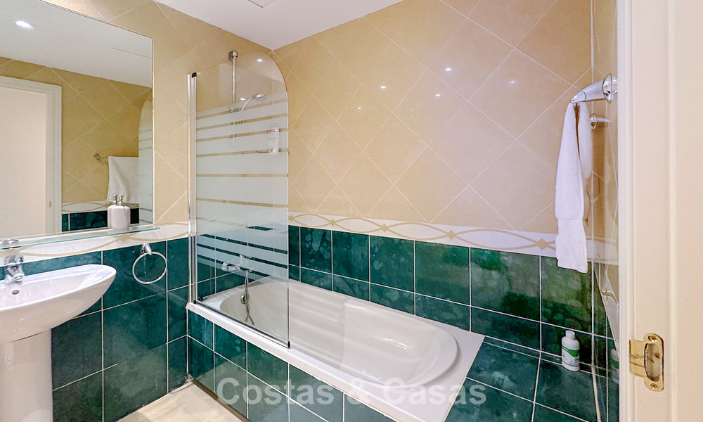 Beachside, begane grond appartement te koop op wandelafstand van het strand en Puerto Banus, Marbella 776338