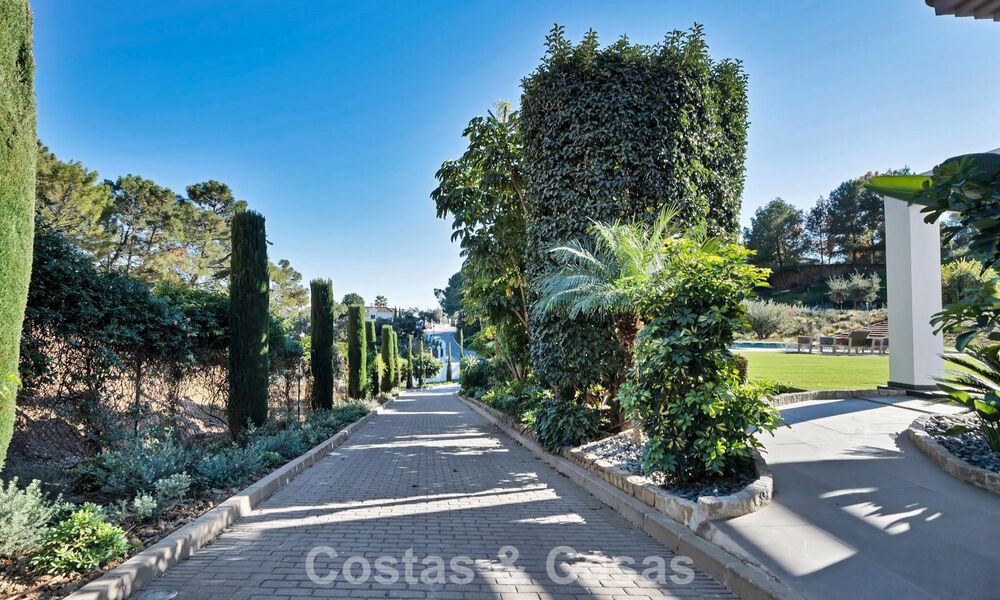 Luxueuze villa in mediterrane stijl te koop in een gated community omgeven door natuur in Marbella - Benahavis 776506